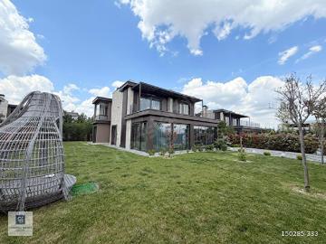 Gölbaşı Karşıyaka'da Yerden Isıtmalı Satılık Lüks Villa