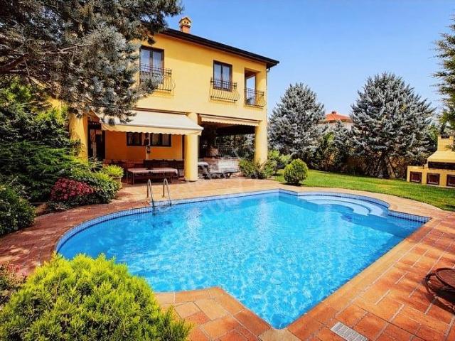 Gölbaşı'nda 1500 M² Arsa İçinde Havuzlu 7+1 Lüks Kiralık Villa