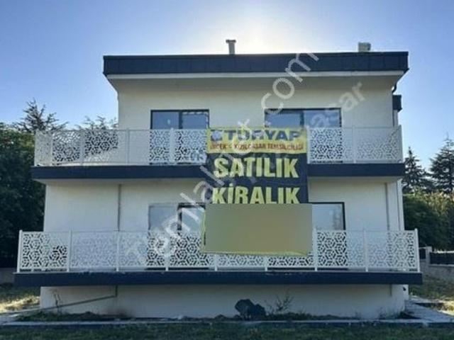 Gölbaşında Kaçırılmayacak Geniş Bahçeli Fırsat Satılık Villa