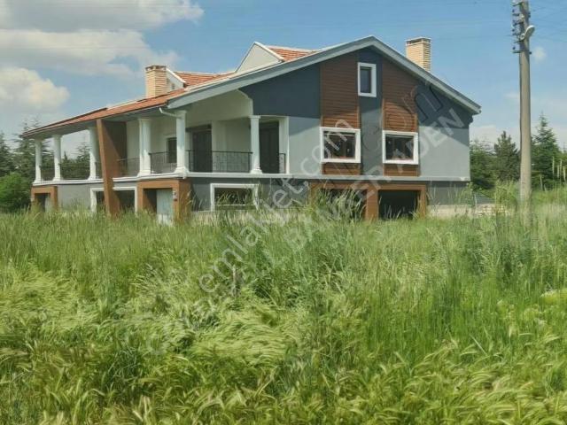Gölbaşı'nda Mogan Gölü Manzaralı Satılık Villa