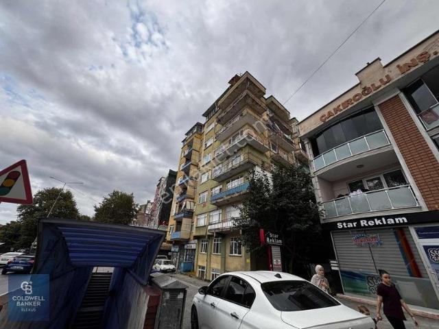 Gölcük Donanma'da 3+1 Çatı Katı Kiralık Düz Daire