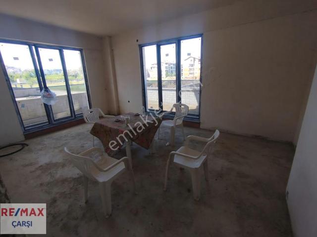Gölcük Çiftlikte Pazarlıklı Ve Peşinatlı Satılık 2+1 Sıfır Daire