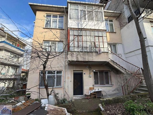 Gölcük Müstakil Tadında Caddeye Yakın Satılık Daire