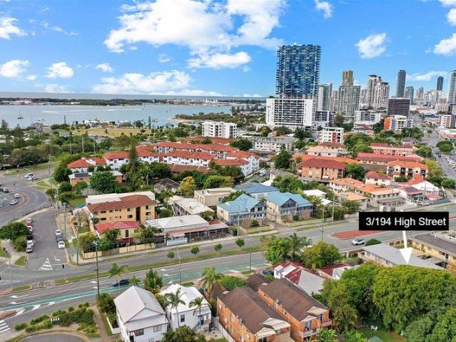 Gold Coast 2 Bedroom Unit | Southport