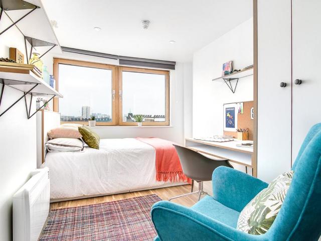 Gold En Suite at New Orient House. 1 bed private hall to rent £1,408 pcm £325 pw