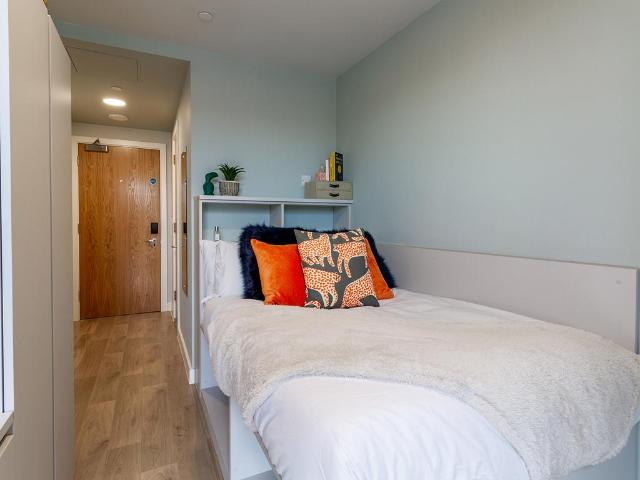 Gold En Suite at The Refinery, 6. 1 bed private hall to rent £823 pcm £190 pw
