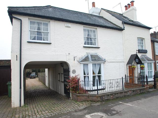 Gold Hill East, Chalfont St. Peter, Buckinghamshire SL9, 3 bed end terrace house to rent, £2,200 pcm | PrimeLocation