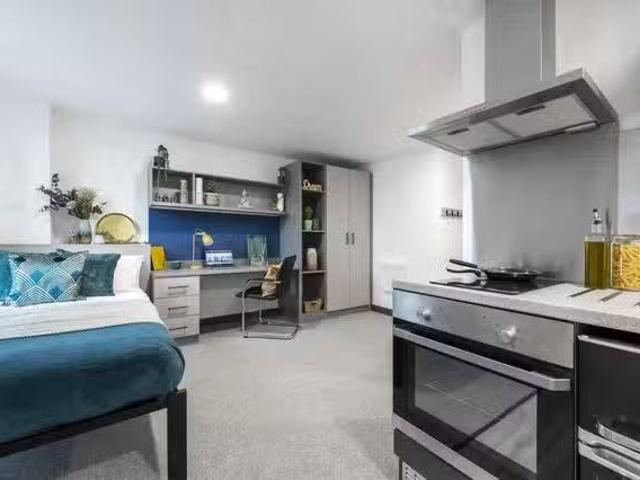 Gold Studio High Floor
