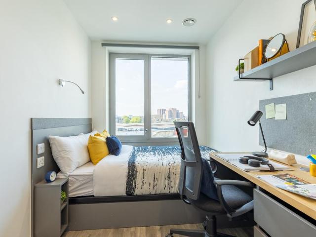 Gold Skyline En Suite at Great Court. 1 bed private hall to rent £1,408 pcm £325 pw