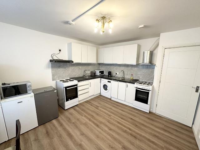 Goldbeaters Grove, Edgware, Greater London HA8, 2 bed flat to rent, £2,200 pcm | PrimeLocation