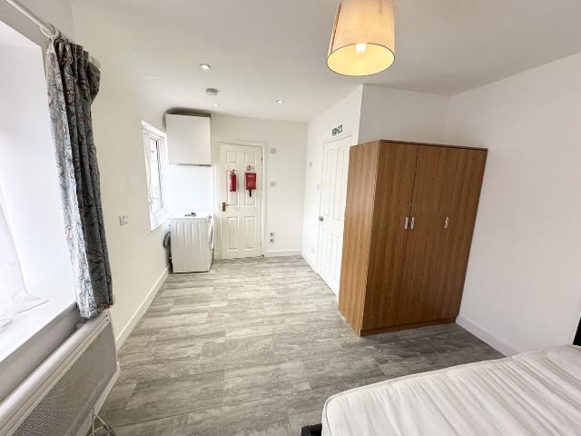Goldbeaters Grove, Edgware, Greater London HA8, Studio to rent, £1,250 pcm | PrimeLocation