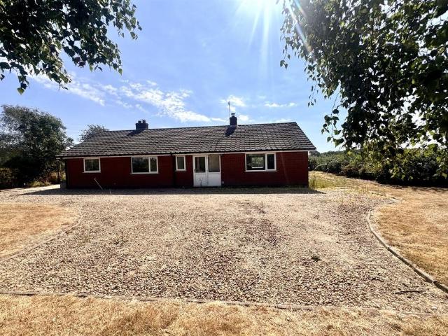 Goldbys Farm Bungalow, CV10 4 bed bungalow to rent £1,500 pcm £346 pw