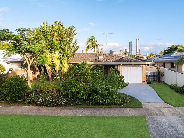 Golden Canal Front Opportunity Blue Chip Broadbeach Waters