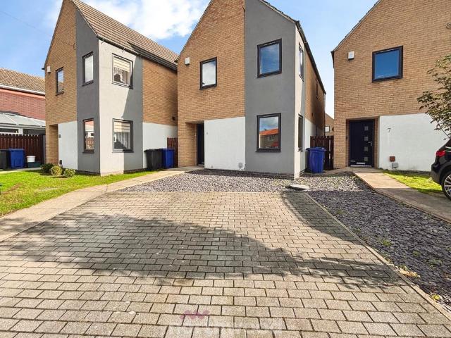 Golden Fleece Court, Beckett Road. 3 bed detached house to rent £950 pcm £219 pw