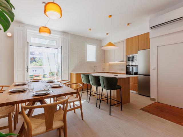 Golden Hour | Luxury T4 for Families & Groups