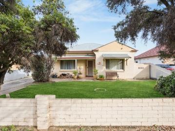 Golden Opportunity on 698m² Renovate, Extend, or Build Your Dream Home!