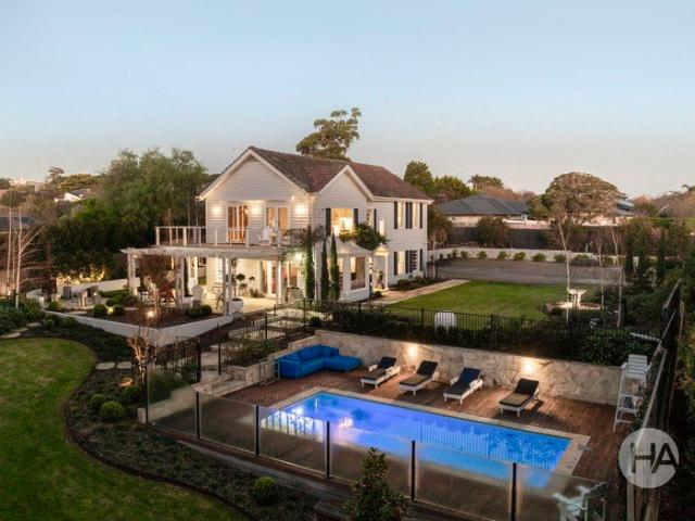 Golden Mile Grace with Bay Views and Timeless Character