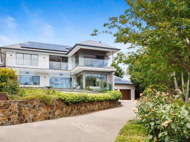 Golden Mile Prestige with Unrivalled Bay Views