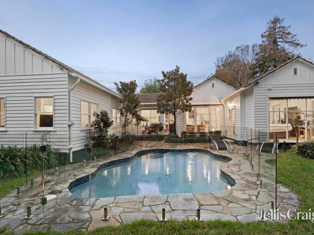Golden Mile sophistication, breathtaking charm with Mt Dandenong vista