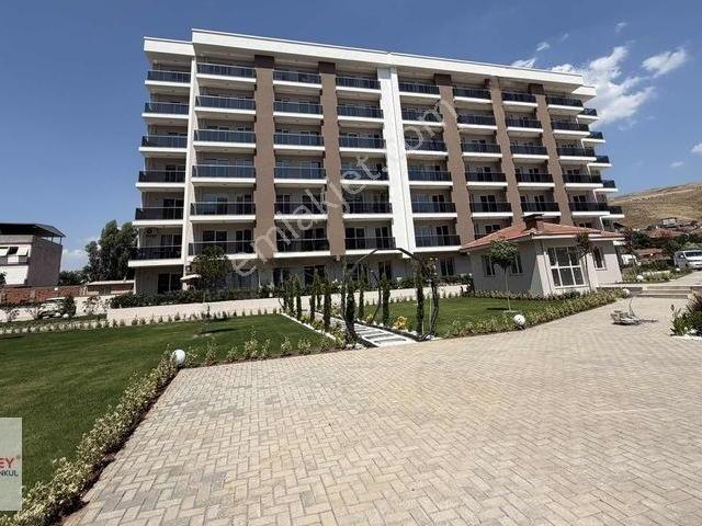 Golden Park Çiğli Projesinde Bahçeli Satılık 1+1 Daire