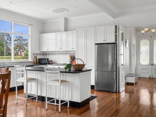 Golden Revival: A Charming 1920s Weatherboard Gem in Clunes