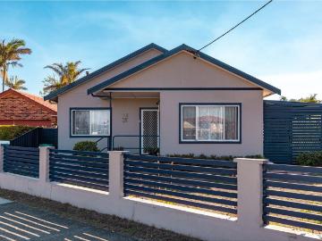 Tuncurry, Crawford River - Equipped kitchen