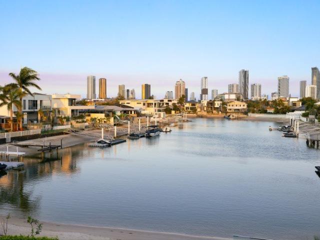 Golden Triangle Waterfront Icon: 18m Waterfront with Uninterrupted City Skyline Views