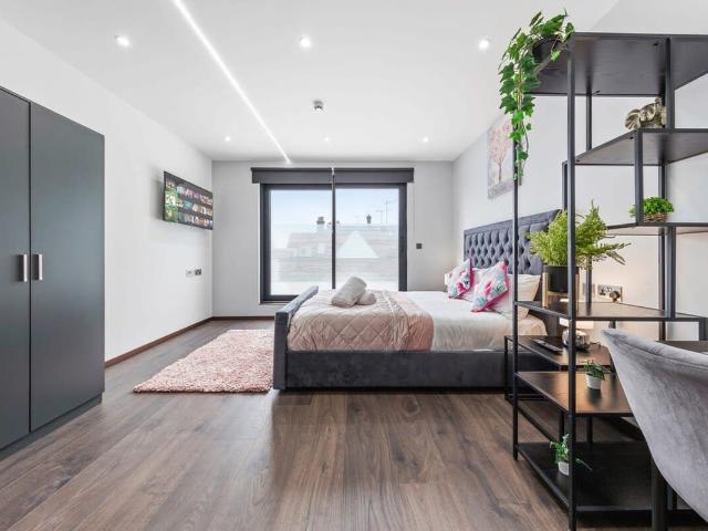 Golders Green NW11, Studio to rent, £3,969 pcm | PrimeLocation