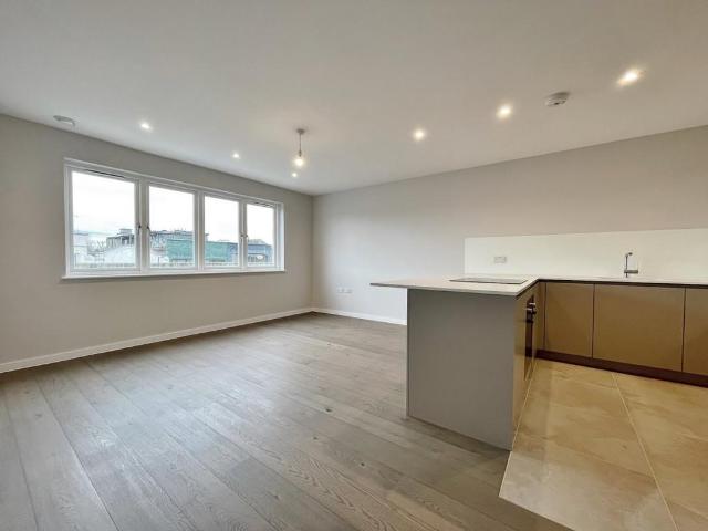 Golders Green Road, Golders Green 2 bed house to rent £2,500 pcm £577 pw
