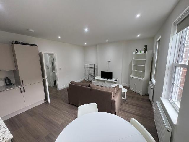 Golders Green Road, Golders Green NW11 1 bed flat to rent £1,820 pcm £420 pw