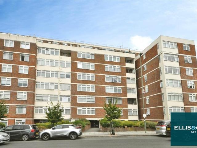 Golders Green Road, Golders Green, NW11 2 bed apartment to rent £2,250 pcm £519 pw