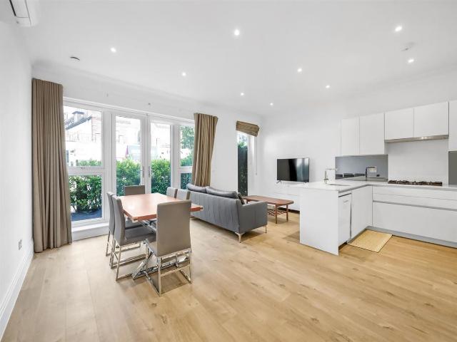 Golders Green Road, London NW11, 2 bed flat to rent, £3,500 pcm | PrimeLocation