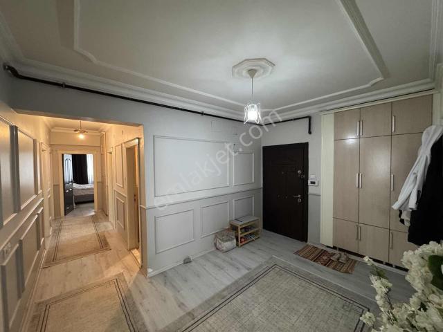Goldev'den Karşıyaka'da Palmiye Sitesinde 4+1 Geniş Bakımlı !