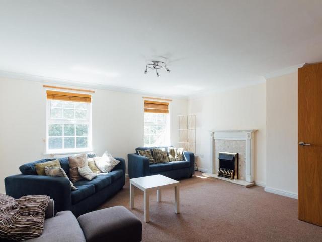 Goldfinch Close, Loughborough LE11 4 bed house to rent £2,167 pcm £500 pw