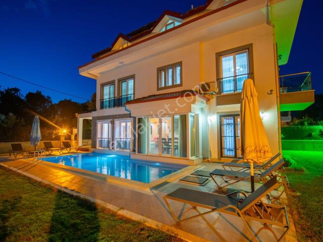 Goldhouse Dan Kiralık Çalış Ta Müstakil Havuzlu 4+1 Villa