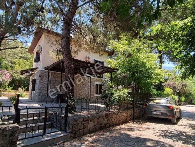 Goldhouse Dan Kiralık Ölüdeniz De Bahçeli Taş Yapılı Ortak Havuzlu 3+1 Müstakil Villa