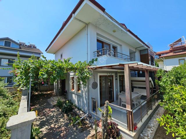 Goldhouse Dan Satılık Villa Foçada Denize Yürüme Mesafesinde 4+1