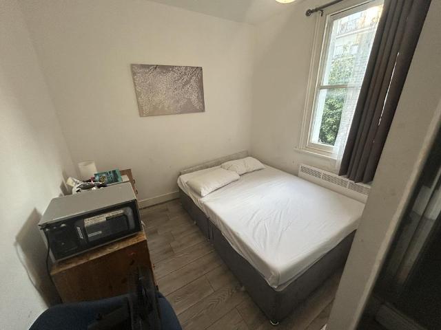 Goldhawk Road, London W12 1 bed in a flat share to rent £1,000 pcm £231 pw