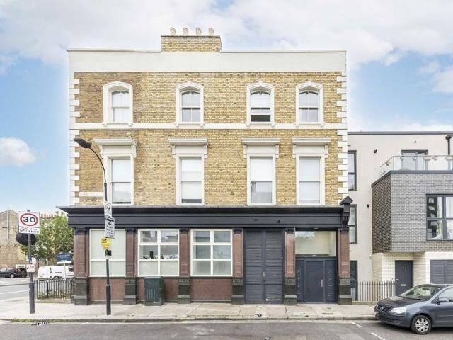Goldhawk Road, London W12 2 bed flat to rent £2,750 pcm £635 pw