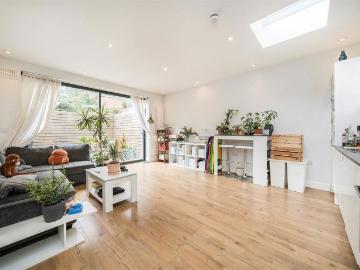 Goldhawk Road, London W12, 2 bed flat to rent, £3,000 pcm | PrimeLocation