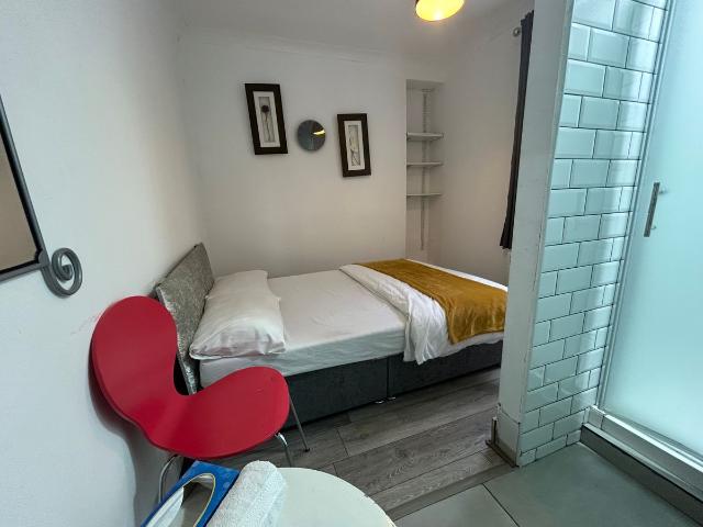 Goldhawk Road, London W12, 2 bed shared accommodation to rent, £1,000 pcm | PrimeLocation