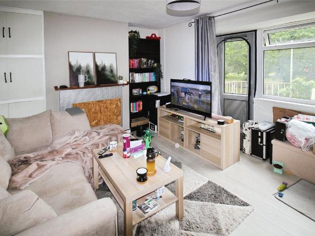 Goldhanger Cross, Basildon SS14, 2 bed flat to rent, £1,350 pcm | PrimeLocation