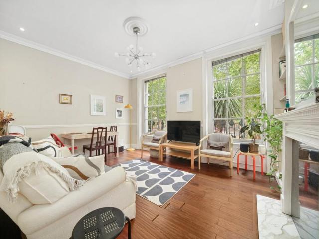 Goldington Crescent, Kings Cross. 2 bed terraced house to rent £3,150 pcm £727 pw