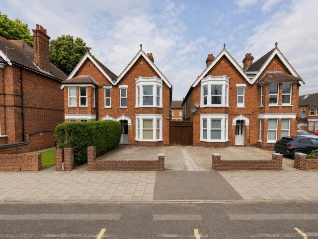 Goldington Road, Bedford, MK40 1 bed apartment to rent £825 pcm £190 pw