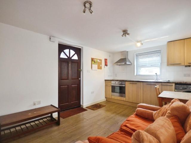 Goldsmid Road, Town Centre RG1, 1 bed flat to rent, £1,100 pcm | PrimeLocation