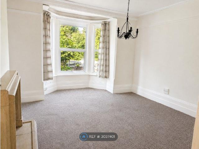 Goldsmith Avenue, Southsea PO4, 2 bed flat to rent, £1,300 pcm | PrimeLocation