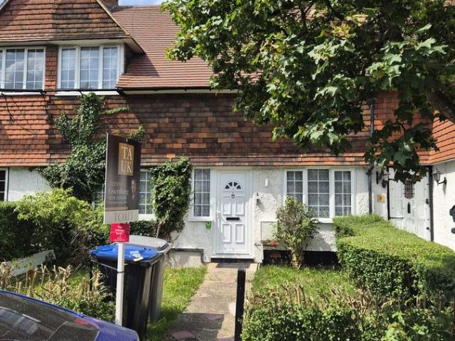 Goldsmith Lane, London NW9, 4 bed shared accommodation to rent, £3,000 pcm | PrimeLocation