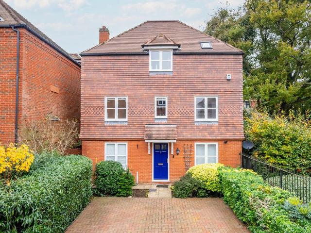 Goldsmith Way, Hertfordshire AL3 5 bed detached house to rent £3,500 pcm £808 pw