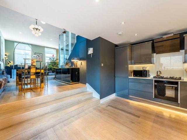 Goldsmith Vintage, 196 198 Portobello Road, London, W11 1LA, United Kingdom | 2 bed house for rent #82191124 | Rentberry