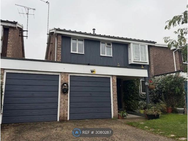 Goldsmiths Close, Woking GU21, 4 bed detached house to rent, £3,100 pcm | PrimeLocation